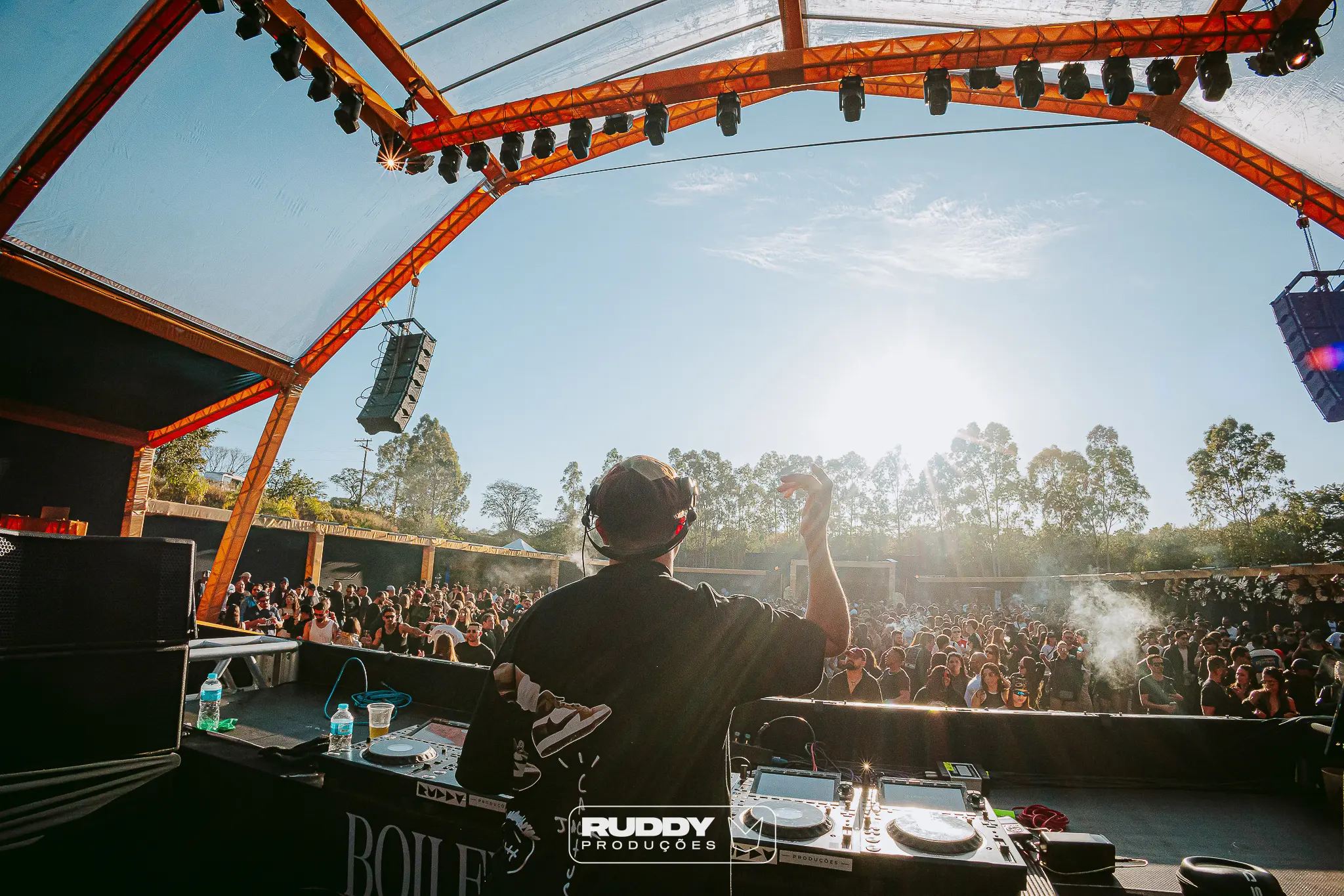 G DOM DJ set with festival crowd